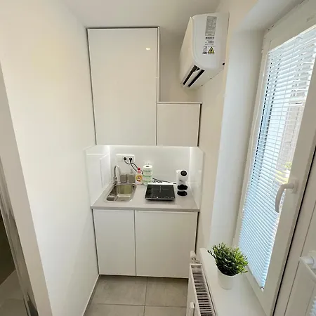 Krasny - Garzonka V Novom Meste S Terasou Apartament Bratysława