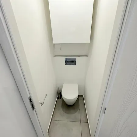 Krasny - Garzonka V Novom Meste S Terasou Apartament