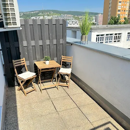 Apartament Krasny - Garzonka V Novom Meste S Terasou *