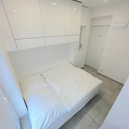 Krasny - Garzonka V Novom Meste S Terasou Bratysława