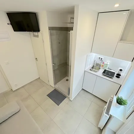 Krasny - Garzonka V Novom Meste S Terasou Apartman Pozsony